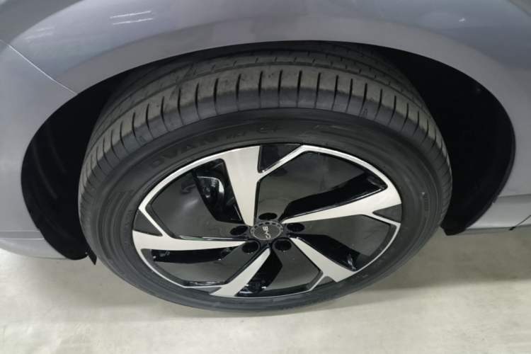 Used BYD Sealion 06 New Energy 2025 Model DM-i 170 Navigation Plus Edition Left Front Wheel Hub