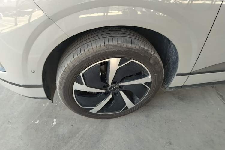 Used BYD Sealion 06 New Energy 2025 Model DM-i 170 Navigation Pro Edition Left Front Wheel Hub