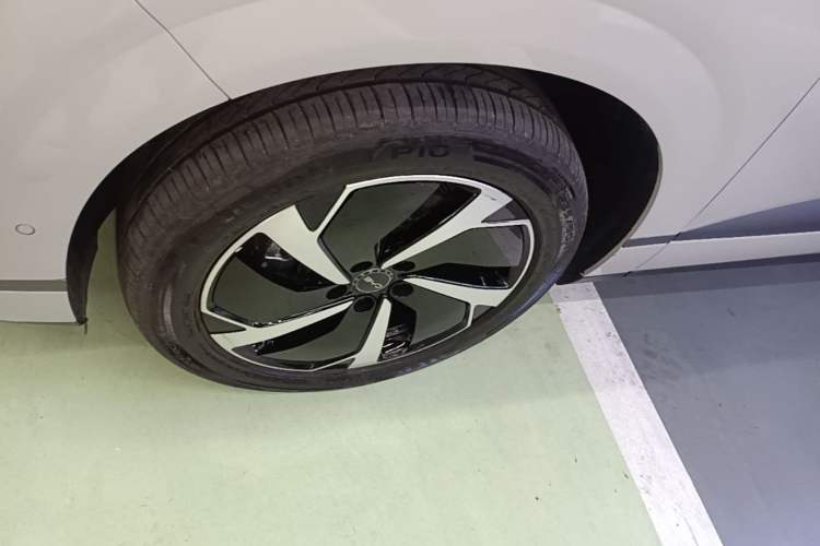 Used BYD Sealion 06 New Energy 2025 Model DM-i 170 Navigation Pro Edition Left Front Wheel Hub