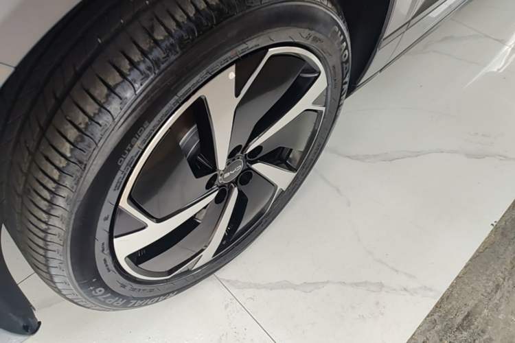 Used BYD Sealion 06 New Energy 2025 Model EV 605 Navigation Pro Edition Left Front Wheel Hub