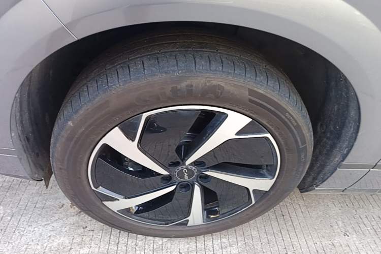 Used BYD Sealion 06 New Energy 2025 Model DM-i 170 Navigation Plus Edition Left Front Wheel Hub