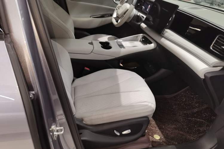 Used BYD Sealion 06 New Energy 2025 Model DM-i 170 Navigation Pro Edition Right Front Seat