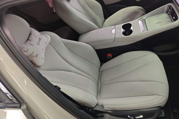 Used BYD Sealion 06 New Energy 2025 Model DM-i 170 Navigation Pro Edition Right Front Seat