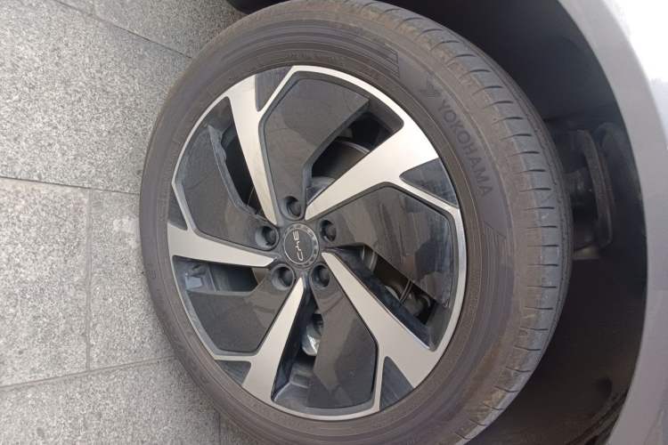 Used BYD Sealion 06 New Energy 2025 Model DM-i 170 Navigation Pro Edition Right Front Wheel Hub