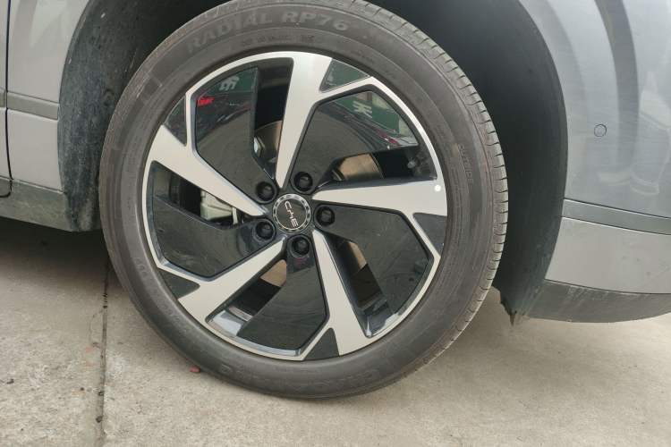 Used BYD Sealion 06 New Energy 2025 Model EV 605 Navigation Pro Edition Right Front Wheel Hub