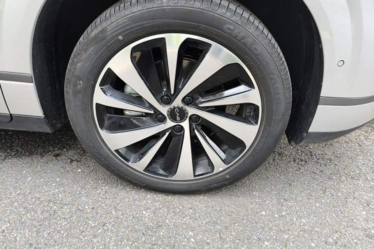 Used BYD Sealion 06 New Energy 2025 Model EV 520 Navigation Edition Right Front Wheel Hub