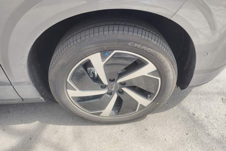 Used BYD Sealion 06 New Energy 2025 Model EV 605 Navigation Pro Edition Right Front Wheel Hub