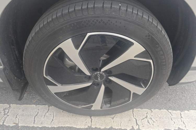 Used BYD Sealion 06 New Energy 2025 Model EV 605 Navigation Pro Edition Right Front Wheel Hub