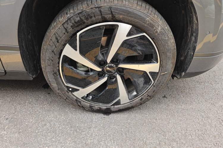 Used BYD Sealion 06 New Energy 2025 Model EV 605 Navigation Pro Edition Right Front Wheel Hub