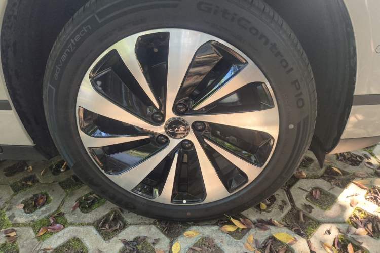 Used BYD Sealion 06 New Energy 2025 DM-i High-Trim Model Right Front Wheel Hub