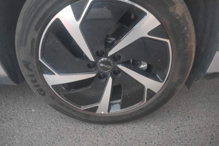 Used BYD Sealion 06 New Energy 2025 Model DM-i 170 Navigation Pro Edition Right Front Wheel Hub