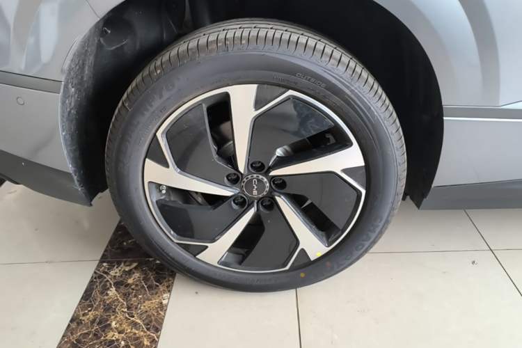 Used BYD Sealion 06 New Energy 2025 Model EV 605 Navigation Pro Edition Right Rear Wheel Hub
