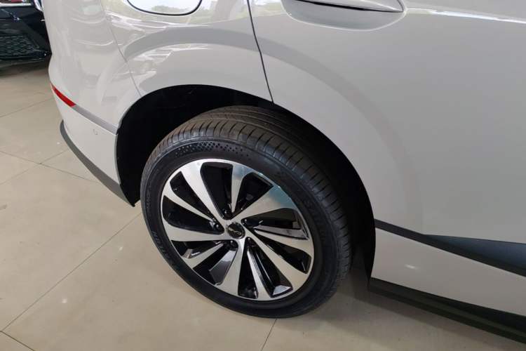 Used BYD Sealion 06 New Energy 2025 Model EV 520 Navigation Edition Right Rear Wheel Hub
