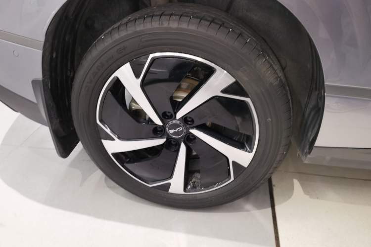 Used BYD Sealion 06 New Energy 2025 Model DM-i 170 Navigation Pro Edition Right Rear Wheel Hub