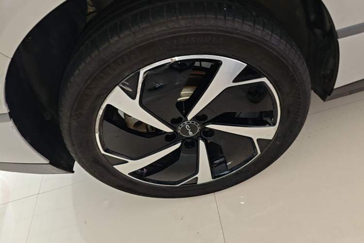 Used BYD Sealion 06 New Energy 2025 Model EV 605 Navigation Pro Edition Right Rear Wheel Hub