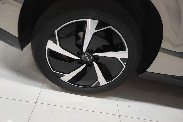 Used BYD Sealion 06 New Energy 2025 Model DM-i 170 Navigation Pro Edition Right Rear Wheel Hub
