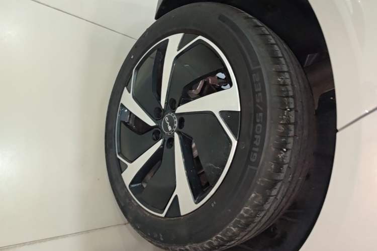 Used BYD Sealion 06 New Energy 2025 Model DM-i 170 Navigation Plus Edition Right Rear Wheel Hub