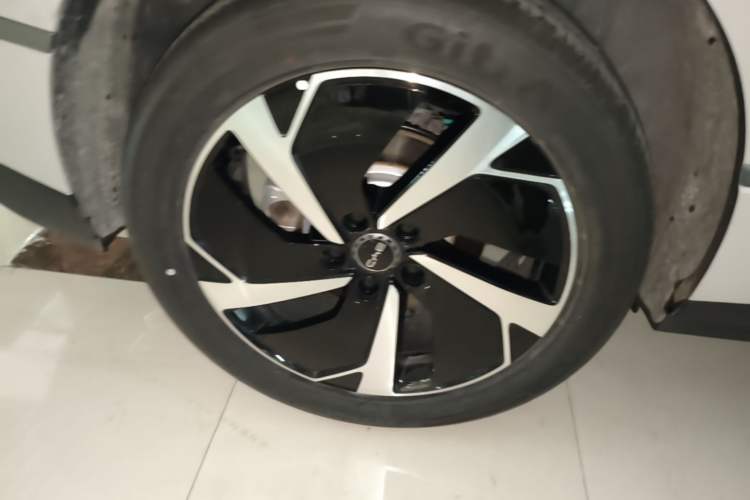 Used BYD Sealion 06 New Energy 2025 Model DM-i 170 Navigation Plus Edition Right Rear Wheel Hub