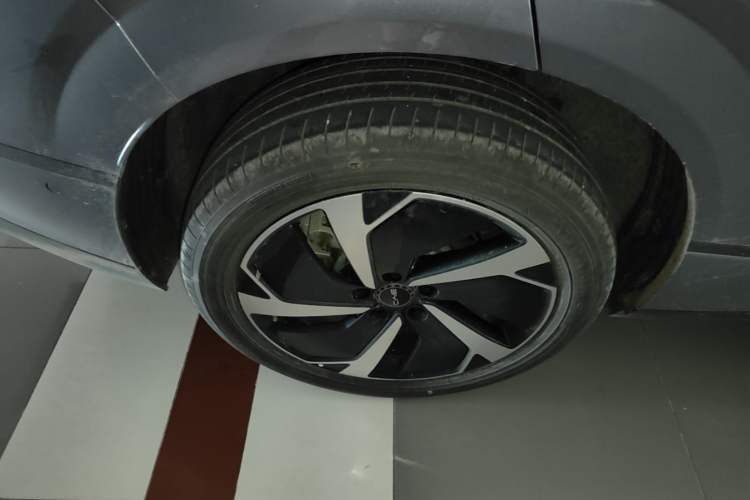 Used BYD Sealion 06 New Energy 2025 Model DM-i 170 Navigation Pro Edition Right Rear Wheel Hub