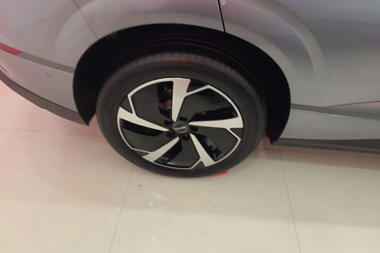 Used BYD Sealion 06 New Energy 2025 Model DM-i 170 Navigation Plus Edition Right Rear Wheel Hub