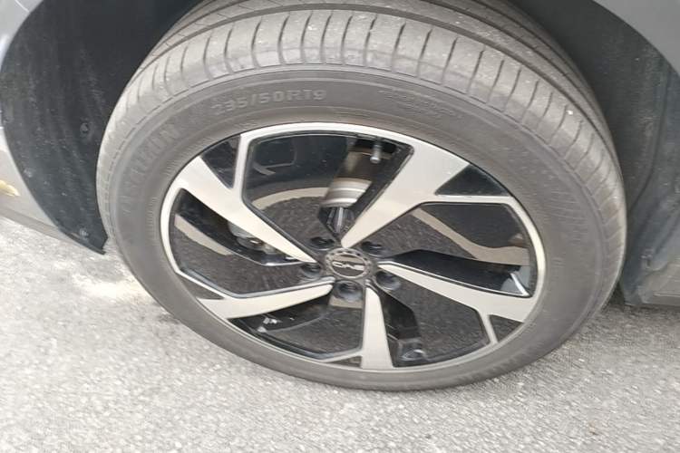 Used BYD Sealion 06 New Energy 2025 Model EV 605 Navigation Pro Edition Right Rear Wheel Hub