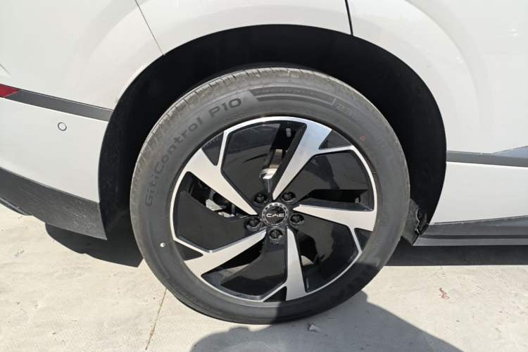Used BYD Sealion 06 New Energy 2025 Model DM-i 170 Navigation Plus Edition Right Rear Wheel Hub