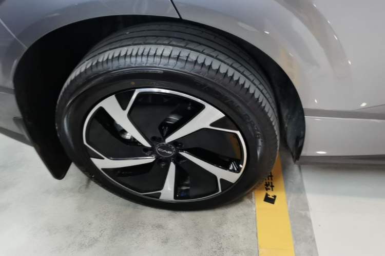 Used BYD Sealion 06 New Energy 2025 Model EV 605 Navigation Pro Edition Right Rear Wheel Hub