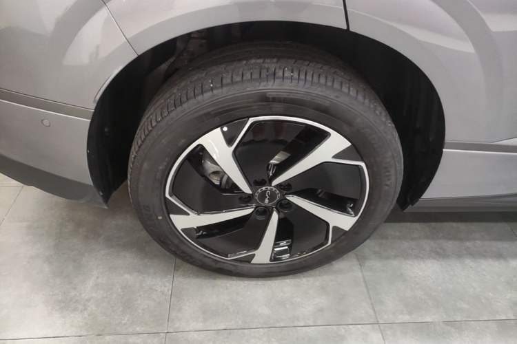Used BYD Sealion 06 New Energy 2025 Model EV 605 Navigation Plus Edition Right Rear Wheel Hub