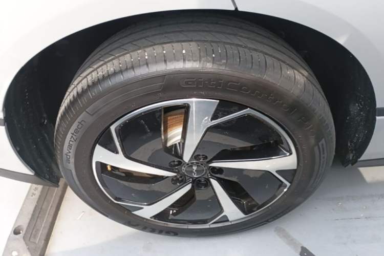 Used BYD Sealion 06 New Energy 2025 Model DM-i 170 Navigation Pro Edition Right Rear Wheel Hub