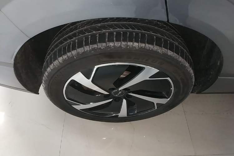 Used BYD Sealion 06 New Energy 2025 Model EV 605 Navigation Pro Edition Right Rear Wheel Hub