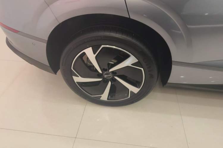 Used BYD Sealion 06 New Energy 2025 Model DM-i 170 Navigation Plus Edition Right Rear Wheel Hub
