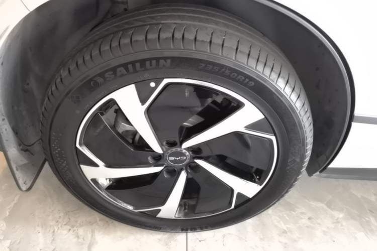 Used BYD Sealion 06 New Energy 2025 Model EV 605 Navigation Pro Edition Right Rear Wheel Hub