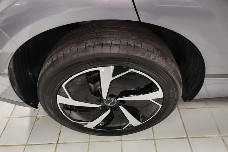 Used BYD Sealion 06 New Energy 2025 Model DM-i 170 Navigation Plus Edition Right Rear Wheel Hub
