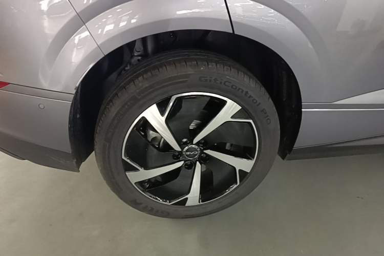 Used BYD Sealion 06 New Energy 2025 Model EV 605 Navigation Plus Edition Right Rear Wheel Hub