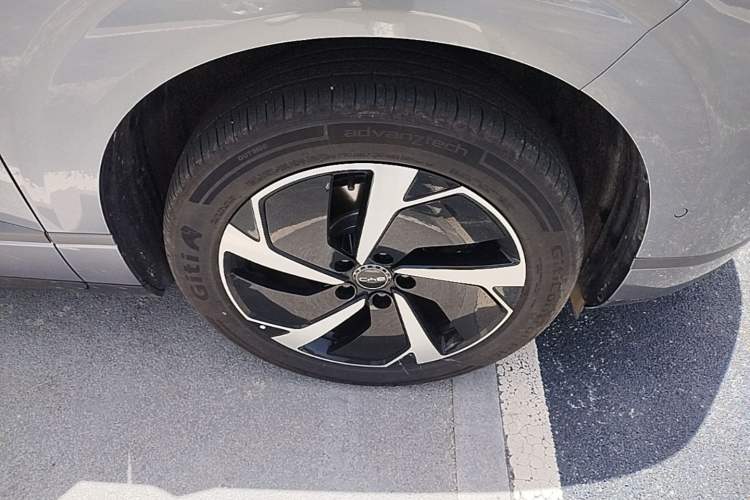 Used BYD Sealion 06 New Energy 2025 Model DM-i 170 Navigation Plus Edition Right Rear Wheel Hub