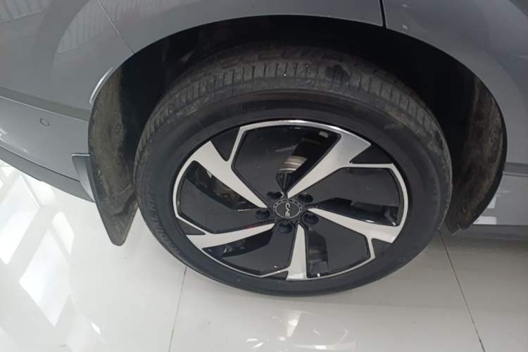 Used BYD Sealion 06 New Energy 2025 Model EV 605 Navigation Pro Edition Right Rear Wheel Hub