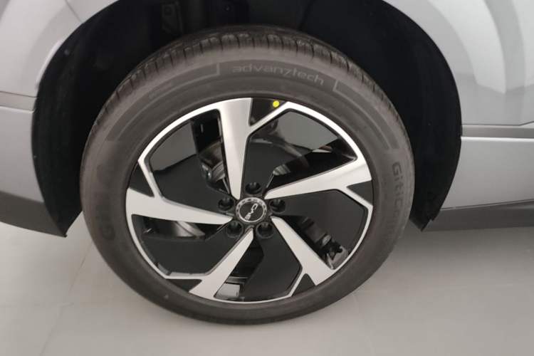 Used BYD Sealion 06 New Energy 2025 Model DM-i 170 Navigation Pro Edition Right Rear Wheel Hub