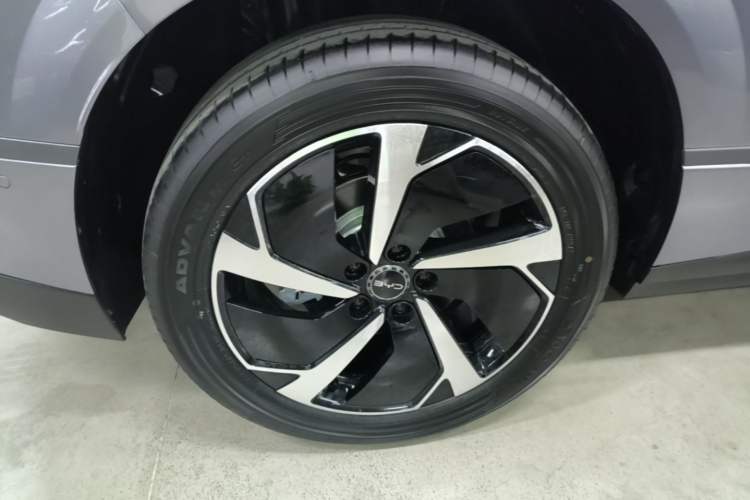 Used BYD Sealion 06 New Energy 2025 Model DM-i 170 Navigation Plus Edition Right Rear Wheel Hub