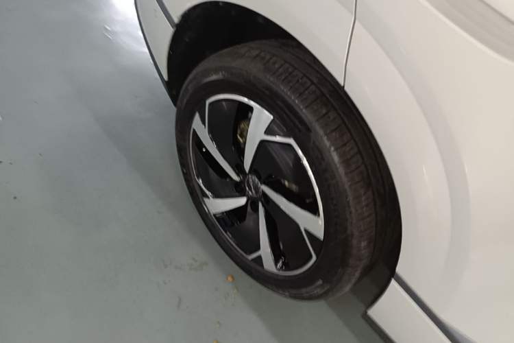 Used BYD Sealion 06 New Energy 2025 Model DM-i 170 Navigation Pro Edition Right Rear Wheel Hub