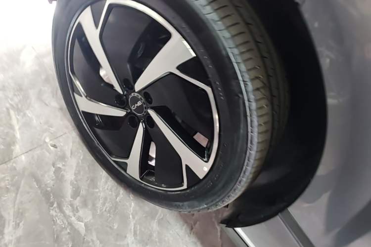 Used BYD Sealion 06 New Energy 2025 Model EV 605 Navigation Pro Edition Right Rear Wheel Hub
