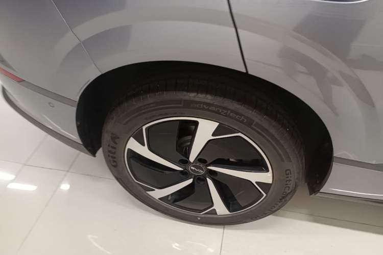 Used BYD Sealion 06 New Energy 2025 Model DM-i 170 Navigation Plus Edition Right Rear Wheel Hub