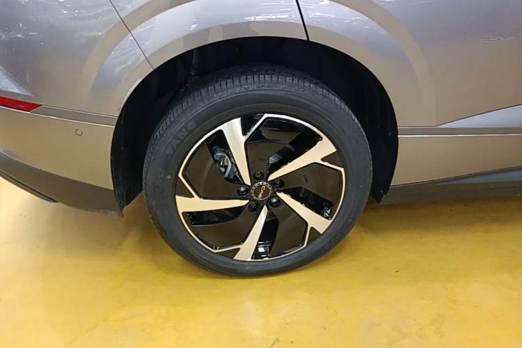 Used BYD Sealion 06 New Energy 2025 Model EV 605 Navigation Plus Edition Right Rear Wheel Hub