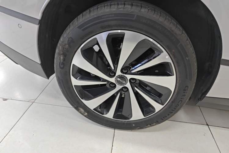 Used BYD Sealion 06 New Energy 2025 DM-i High-Trim Model Right Rear Wheel Hub
