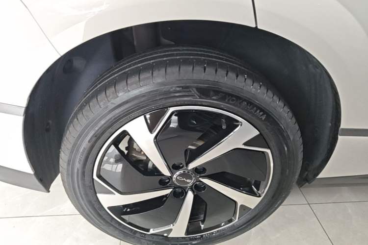 Used BYD Sealion 06 New Energy 2025 Model DM-i 170 Navigation Plus Edition Right Rear Wheel Hub