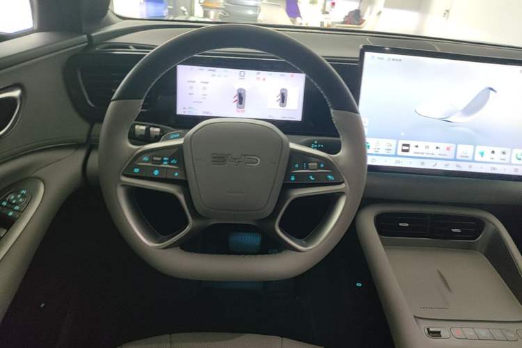 Used BYD Sealion 06 New Energy 2025 Model DM-i 170 Navigation Pro Edition Steering Wheel