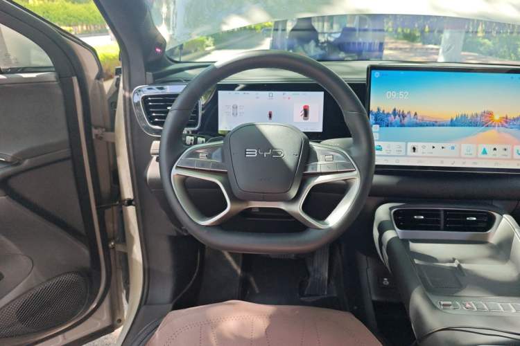 Used BYD Sealion 06 New Energy 2025 Model EV 605 Navigation Pro Edition Steering Wheel