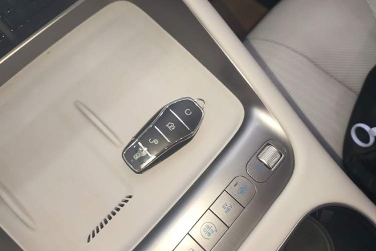 Used BYD Sealion 06 New Energy 2025 Model DM-i 170 Navigation Plus Edition Vehicle Key