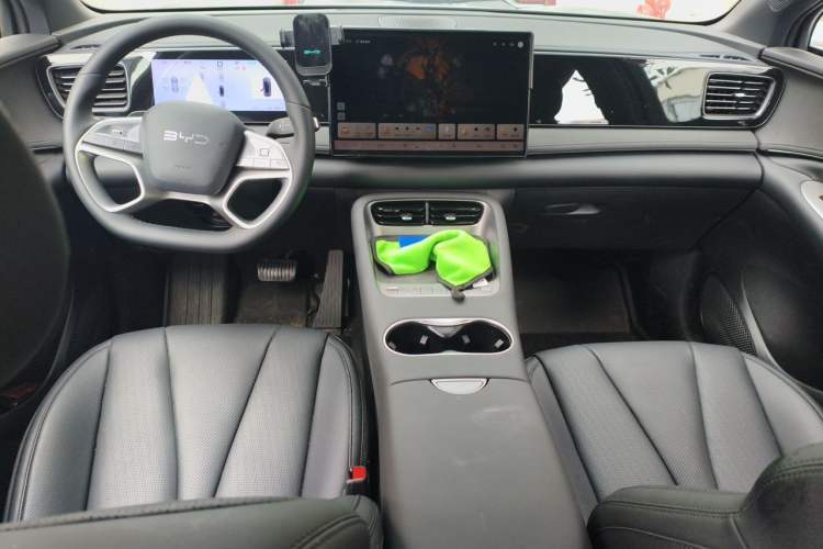 Used BYD Sealion 06 New Energy 2025 Model EV 520 Navigation Edition Center Console