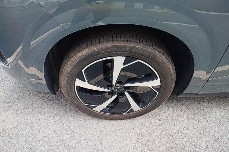 Used BYD Sealion 06 New Energy 2025 Model EV 605 Navigation Plus Edition Left Front Wheel Hub