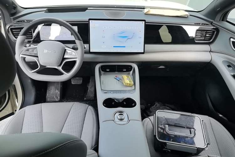 Used BYD Sealion 06 New Energy 2025 Model EV 605 Navigation Plus Edition Center Console